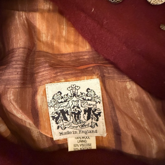 English VINTAGE Fred Daré Burgundy Beret with charms and Buttons - Picture 10 of 10